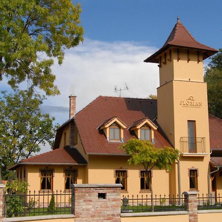 St. Florian Restaurant & Pension Hotel Vrakúň Buitenkant foto